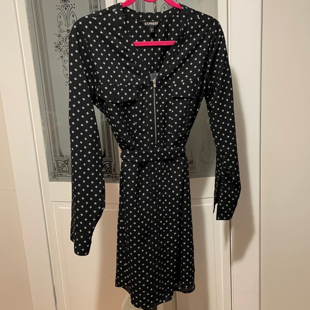 Express dress with belt